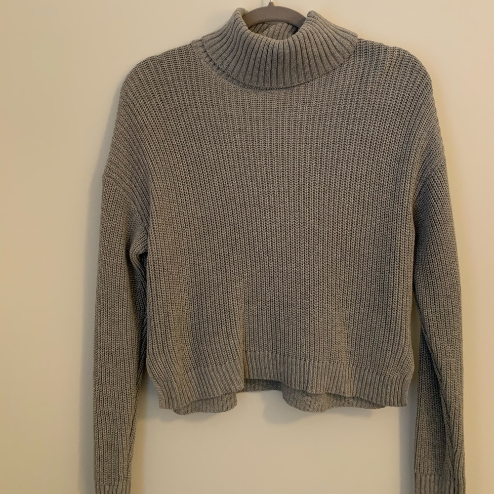 Cropped Gray Turtleneck Sweater